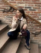 Сумка жіноча з екозамші кросбоді з регульованим ремінцем трендова через плече та на плече з ручкою з брелком в комплекті бордовий (бордо) - зображення 3