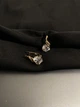 Серьги с камешком английский замок золотого цвета 36103 One Size - изображение 1