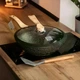 Сковорода вок MGC 30 см черная алюминиевая с антипригарным покрытием и кухонной лопаткой универсальная для приготовления овощей мяса лапши на газовой электрической и индукционной плите на кухне дома - изображение 3