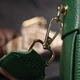 Компактна вечірня шкіряна сумка для жінок з палітурками Vintage 22312 Зелена - зображення 7
