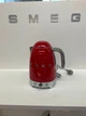 Электрочайник в ретро-стиле SMEG KLF04RDEU красного цвета 1700 мл - изображение 4