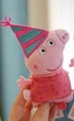 Плюшевая Брелок-игрушка Свинка Пеппа в колпаке 11 см Peppa из семьи Пеппа Розовая с голограммой - изображение 2