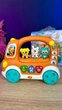 Автобус-каталка "WToys", УКРАЇНСЬКОЮ мовою, регулювання гучності, віршики, 6 казок, звуки, підсвічування - зображення 1