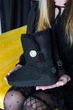 Жіночі уггі Середні Чорні Замшеві з Гудзиком Зваровскі UGG Medium Black Suede Button Svarovsky (38, чорний) - зображення 2