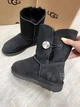 Жіночі уггі Середні Чорні Замшеві з Гудзиком Зваровскі UGG Medium Black Suede Button Svarovsky (38, чорний) - зображення 4