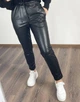 Теплые женские брюки из экокожи на меху кожанные штаны на резинке с высокой талией больших размеров 52, Черный - изображение 6