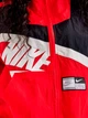 Спортивная ветровка для бега женская Nike Sportswear HJ0176-657 M Красная (0197602821161) - изображение 4