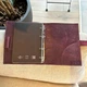 Блокнот в шкіряній обкладинці Лондон Professional Journals А5 з великою кишенею для документів формату А4 Бордовий змінний паперовий блок в клітинку - зображення 6