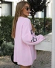 Женский объемный свитер с надписью розового цвета 36293 One Size - изображение 3
