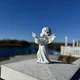 Статуетка Янгол тримає голуба, білий (17×12×8 см), декоративна фігура з полістоуну - зображення 3