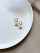 Серьги с белым цветком 5503 - изображение 2