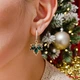 Серьги кленовый лист с зеленым камнями золотистые - изображение 1