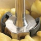 Блендер KitchenAid 5KHBV83EAC занурювальний с аксессуарами кремовий - зображення 8