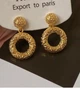 Сережки в стилі Chanel в золотому кольорі - зображення 2
