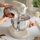 Кухонный комбайн KitchenAid Artisan 5,6 л 5KSM60SPXEAC с подъемной чашей, кремовый - изображение 8