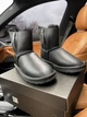 Жіночі угг Міні Шкіра зі Змійкою UGG Mini Short ZIP Black Leather - зображення 4