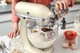 Кухонная машина KitchenAid Artisan 5KSM125EAC с откидным блоком кремовый - изображение 5