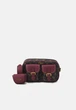Жіноча сумка кросс-боді через плече GUESS NO LIMIT - Crossbody Sling Bag Set Brown logo / Merlot (51946) - зображення 1