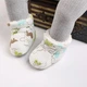 Детские теплые пинетки "Warm Paws" для малышей (длина стельки 11,5 см) (6-12 месяцев) белый с динозавриками (KS1029) - изображение 4