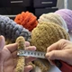 Толстая плюшевая пряжа для вязания пледов, шапок и носков — мягкая, гипоаллергенная и очень приятная на ощупь (толщина нити 2 см) (240г/24м). Подходит для вязания руками без спиц, крупной вязкой и для начинающих. - изображение 4