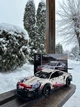 Конструктор автомобіля Porsche 911 RSR на 1580 деталей в масштабі 1:10 з двигуном, LED підсвіткою і пультом дистанційного управління - зображення 3