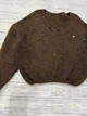 Свитер женский нарядный со стразами One Size коричневый - изображение 3
