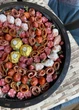 Подарунковий набір-бокс із ковбасами Ohmybuket для тата, чоловіка, брата, колеги, начальника, на подарунок, день народження, річницю весілля діаметр 27 см (OMB-37) - зображення 3