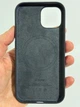 Чехол противоударный силиконовый Silicone Case with MagSafe для Apple Iphone 15 (6.1") Midnight Black - изображение 5