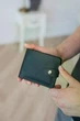 Кошелек Double Черный матовый кожаный с монетницей портмоне унисекс отделение для купюр слоты для карт монеты на кнопке компакт для кармана - изображение 7