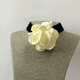 Оксамитовий чокер з об'ємною квіткою трояндою Honey Fashion Accessories молочний (12-367) - изображение 3