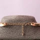 Жіноче масивне кольє з абстрактною петлею Honey Fashion Accessories золотистий (12-382) - зображення 4