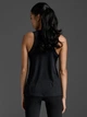 Спортивная майка женская 2XU WR6928a_BLK/SRF M Черная (9336340933618) - изображение 2