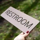 Табличка на туалет / RESTROOM - стильный указатель на дверь | Для офиса, кафе, ресторана, 300мм x 100мм (WC-6) - изображение 4