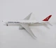 Модель літака Boeing 777 Turkish Airlines 1:300 металева лита колекційна модель пасажирського авіалайнера 20 см - зображення 3