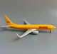 Модель літака Boeing 737 DHL 1:300 металева лита колекційна модель грузового авіалайнера 20 см - зображення 2