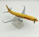 Модель літака Boeing 737 DHL 1:300 металева лита колекційна модель грузового авіалайнера 20 см - зображення 8