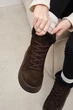 Женские зимние замшевые темно-коричневые ботинки PARADIZE SHOES с шнуровкой и меховой опушкой на высокой подошве 37 размер (стелька 24,1 см) - изображение 3