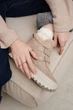 Женские короткие зимние замшевые светло-бежевые ботинки PARADIZE SHOES с липучками спереди на высокой подошве 36 размер (стелька 23,4 см) - изображение 5