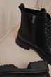 Женские зимние кожаные ботинки PARADIZE SHOES черного цвета с боковой молнией и шнуровкой на высокой подошве 41 размер (стелька 26,5 см) - изображение 4