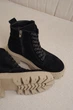 Женские зимние замшевые ботинки PARADIZE SHOES черного цвета с боковой молнией и шнуровкой на высокой подошве 36 размер (стелька 23 см) - изображение 4