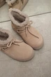Жіночі короткі зимові уггі PARADIZE SHOES із світло-бежевої замші зі шнурівкою та хутряною опушкою на низькій підошві 36 розмір (устілка 23,4 см) - зображення 3