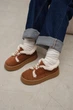 Женские короткие зимние угги PARADIZE SHOES из рыжей замши со шнуровкой и белой меховой опушкой на высокой подошве 36 размер (стелька 23,4 см) - изображение 1