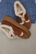 Женские короткие зимние угги PARADIZE SHOES из рыжей замши со шнуровкой и белой меховой опушкой на высокой подошве 36 размер (стелька 23,4 см) - изображение 3