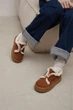 Женские короткие зимние угги PARADIZE SHOES из рыжей замши со шнуровкой и белой меховой опушкой на высокой подошве 36 размер (стелька 23,4 см) - изображение 5