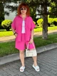 Легкий летний женский костюм больших размеров с шортами и рубашкой Малиновый, 60/62 - изображение 6