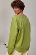 Вільний лонгслів з гудзиками на горловині Lurex Салатовий One Size (30936) - зображення 2