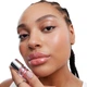 Блеск с эффектом объема и сияния для губ Yves Saint Laurent Loveshine Plumping Lip Gloss 03 - Mellow Mallow - изображение 5