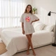 Пижама-футболка свободного кроя для девочки с ярким рисунком onesize 134-146 белый - изображение 1