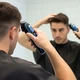 Беспроводная машинка для стрижки волос с нержавеющими лезвиями влагозащищенный корпус триммер для бороды SURKER SK-695 черный - изображение 2