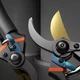 Профессиональный садовый секатор Pruner с лезвиями SK-5 и амортизатором для обрезки растений - изображение 3